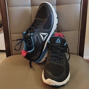 Reebok Men's 8.5 Black Harmony Road 2 Shoe